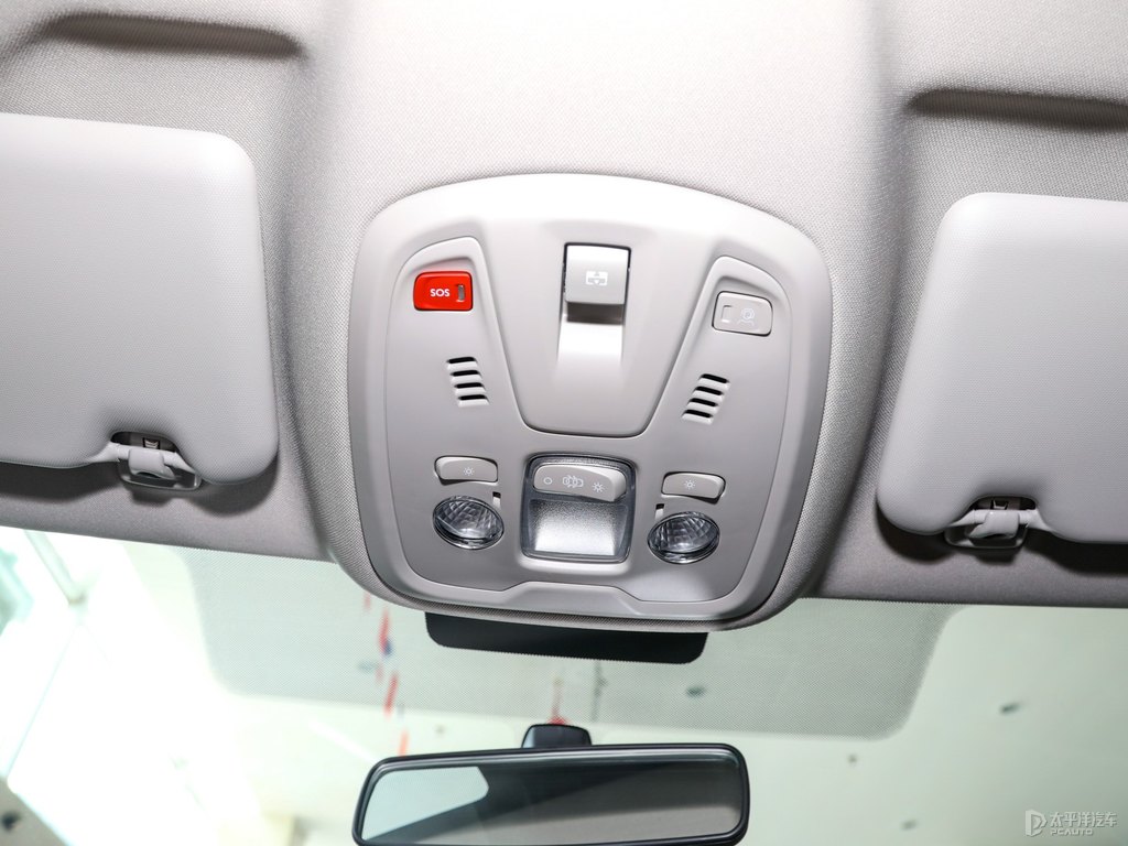 銀翼灰標(biāo)致408車廂內(nèi)飾圖片