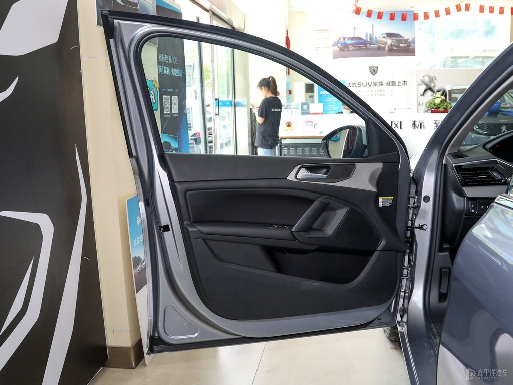 銀翼灰標(biāo)致408車廂內(nèi)飾圖片