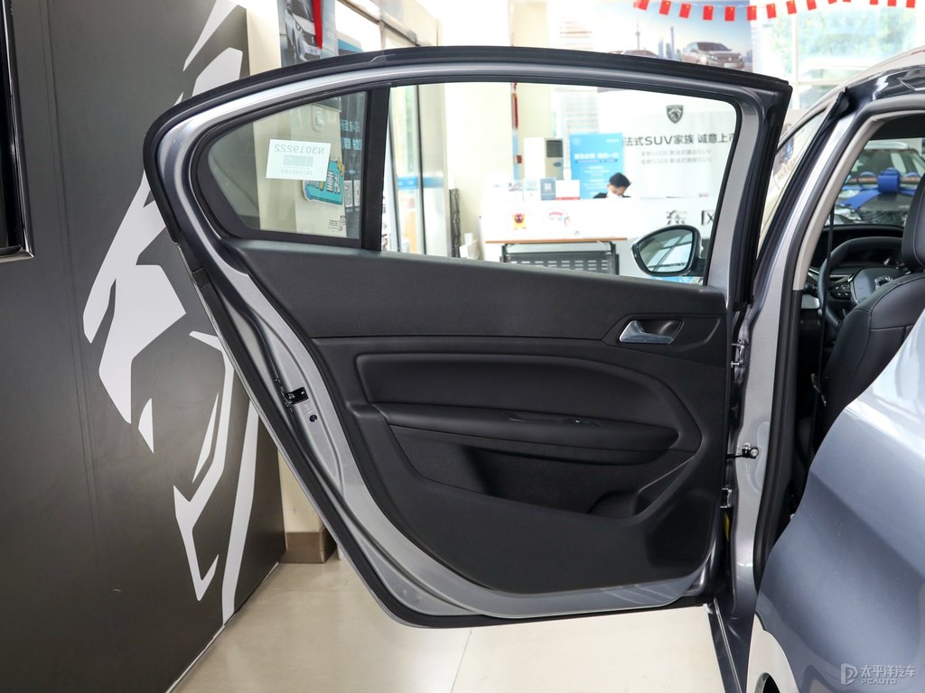 銀翼灰標(biāo)致408車廂內(nèi)飾圖片