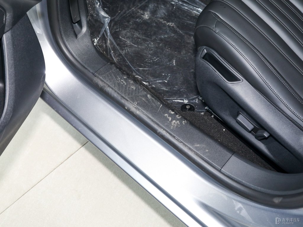 銀翼灰標致408車廂內(nèi)飾圖片