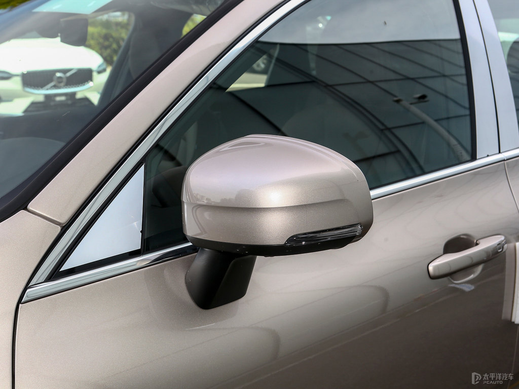 星耀沙沃爾沃XC60車身外觀圖片