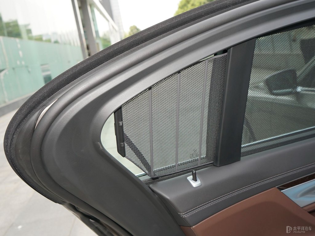 開士米銀寶馬7系車廂內(nèi)飾圖片
