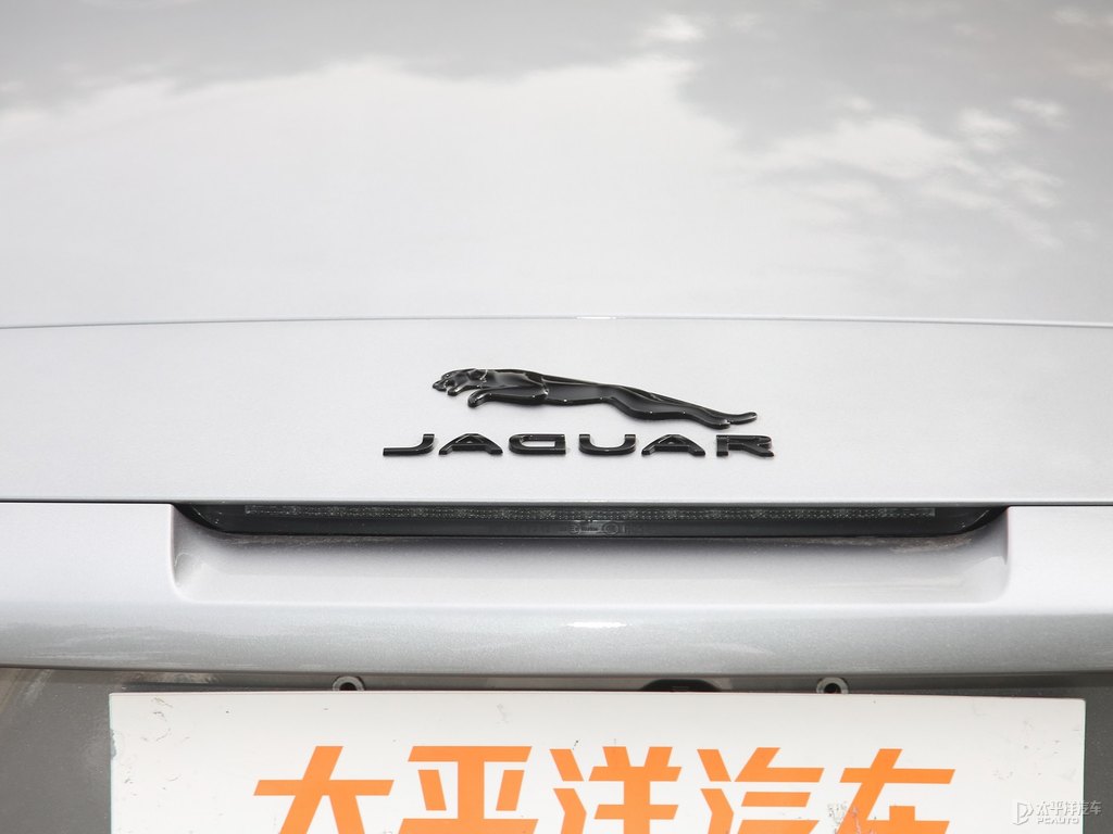 艾格峰灰捷豹F-TYPE車(chē)尾外觀圖片