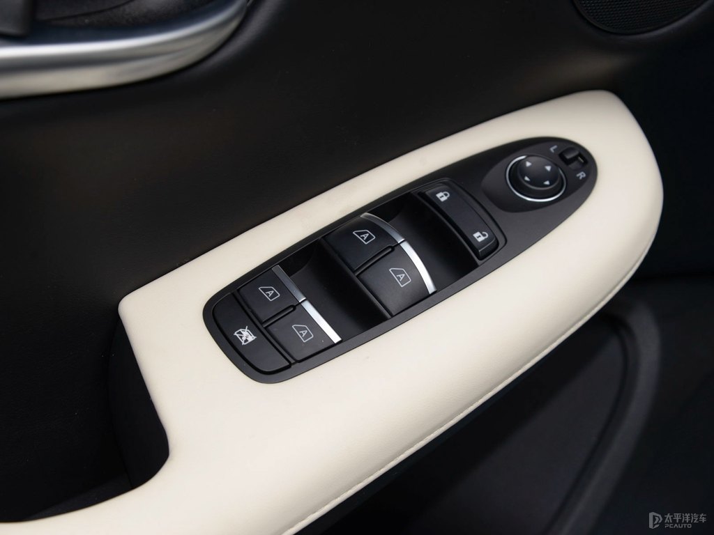 浪潮灰英菲尼迪QX50車廂內(nèi)飾圖片