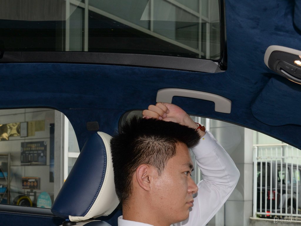 浪潮灰英菲尼迪QX50駕乘空間空間圖片