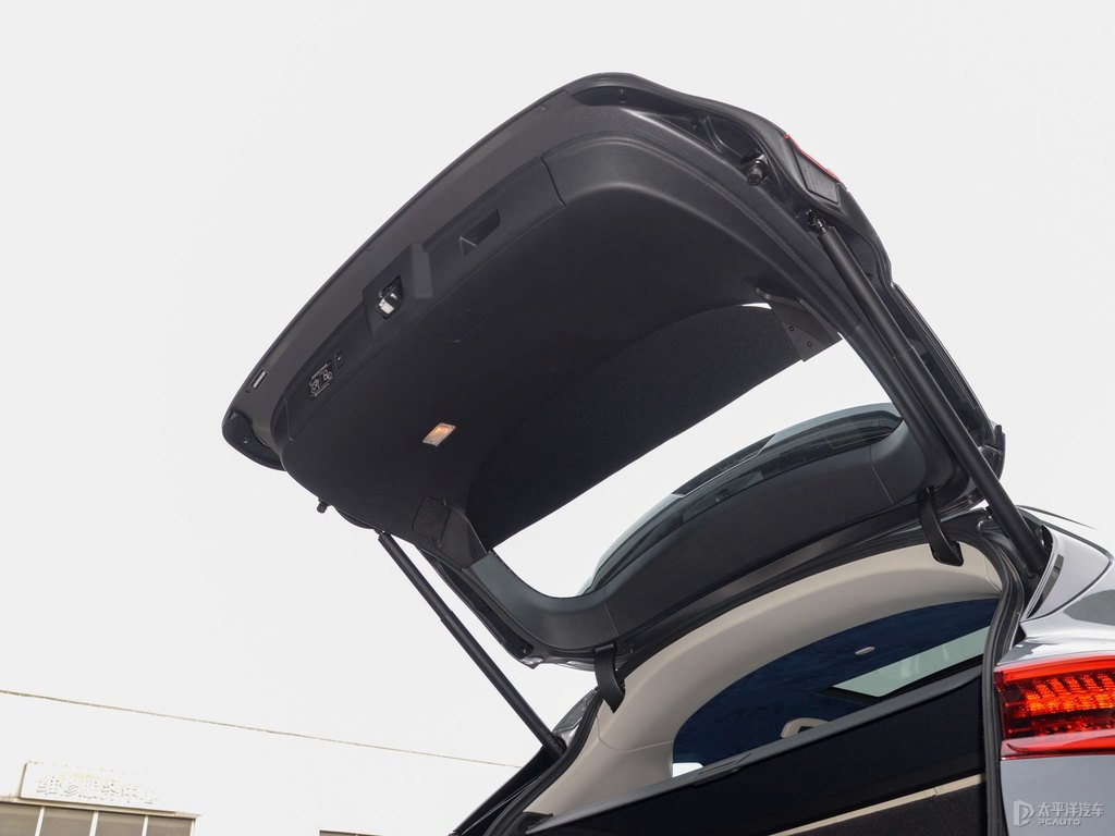 浪潮灰英菲尼迪QX50后備廂空間圖片