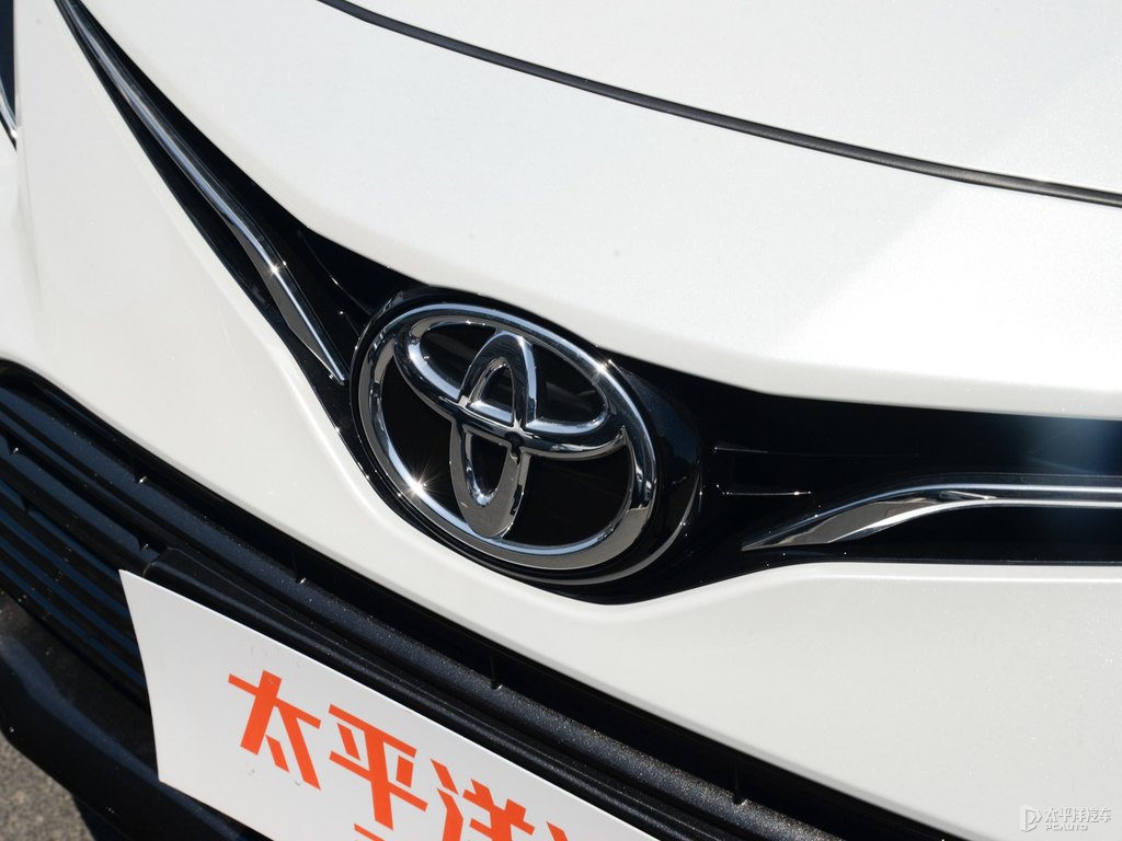 鉑金珍珠白凱美瑞車頭外觀圖片