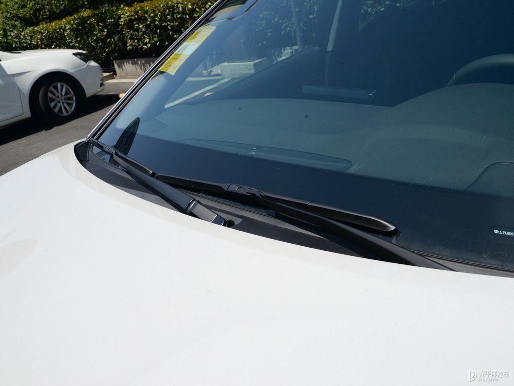 鉑金珍珠白凱美瑞車身外觀圖片