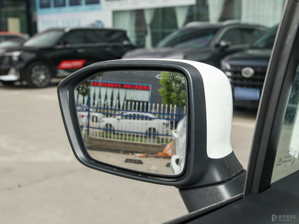 象牙白傳祺GS3車身外觀圖片