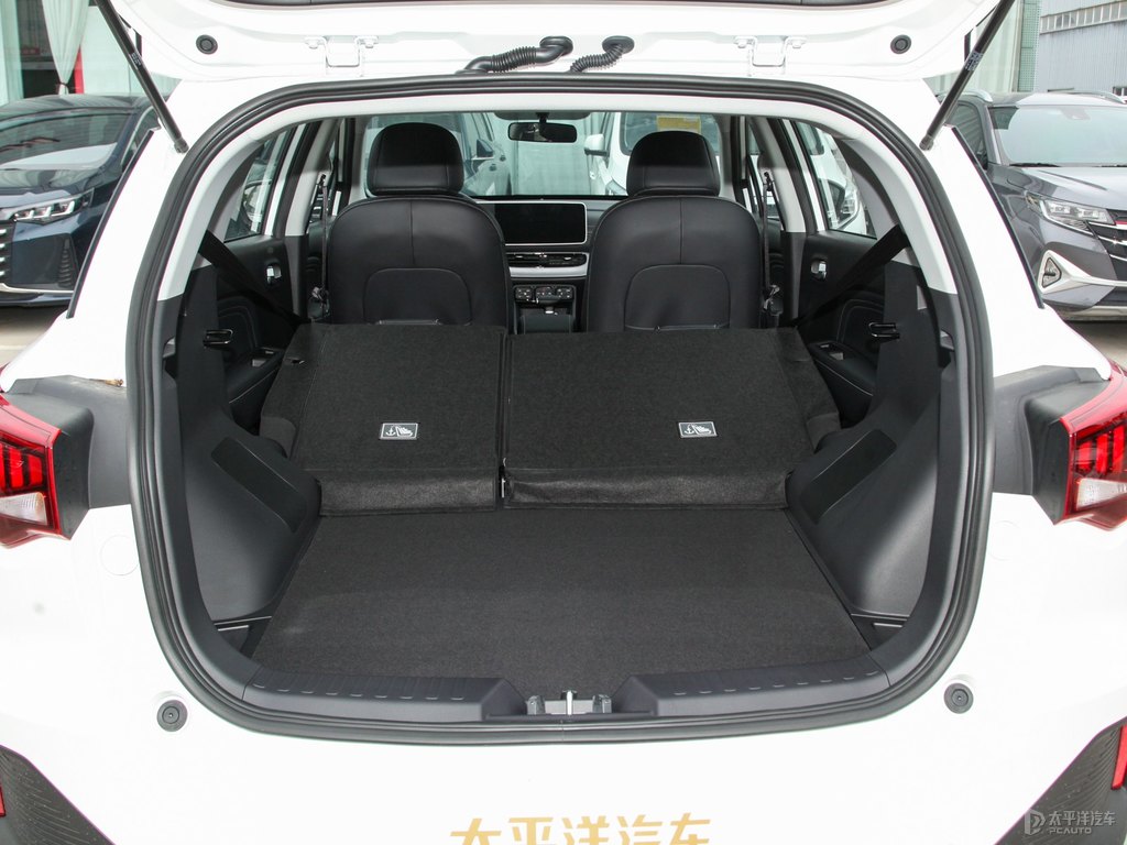 象牙白傳祺GS3后備廂空間圖片