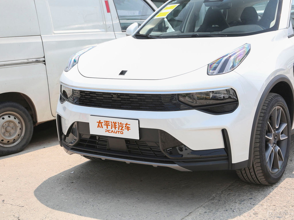 白色領(lǐng)克01車頭外觀圖片