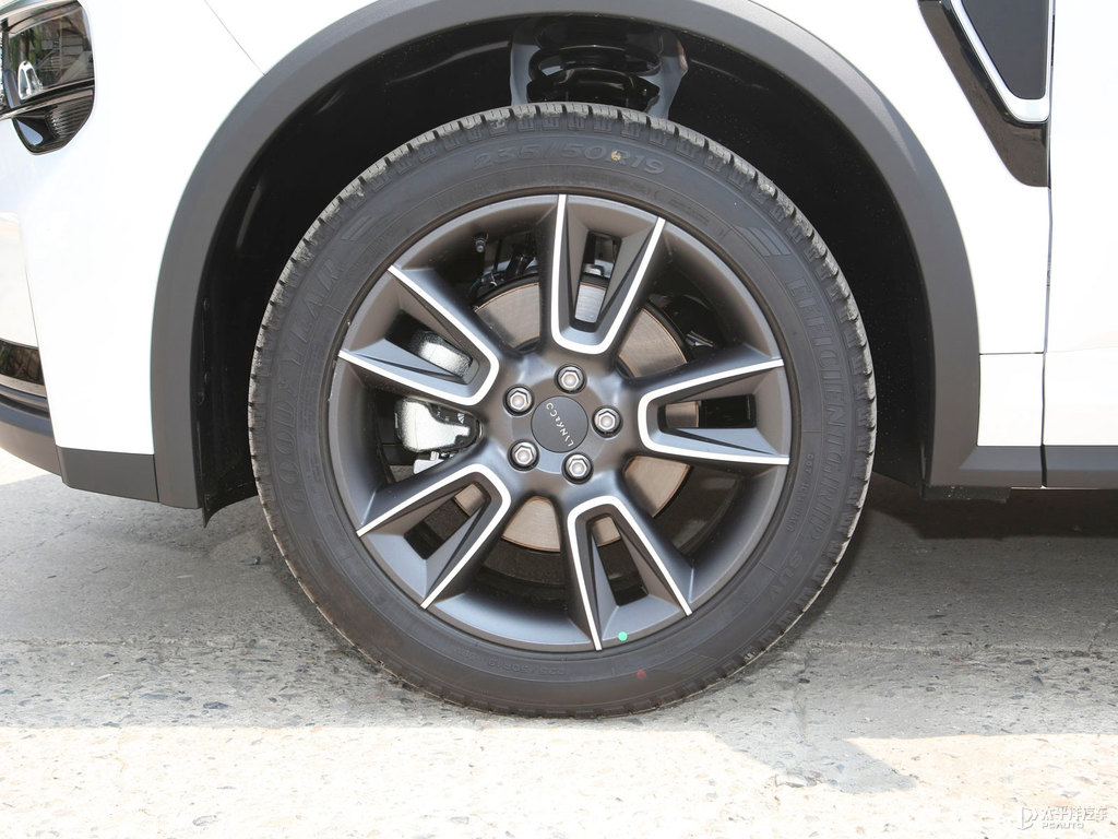 白色領(lǐng)克01車身外觀圖片