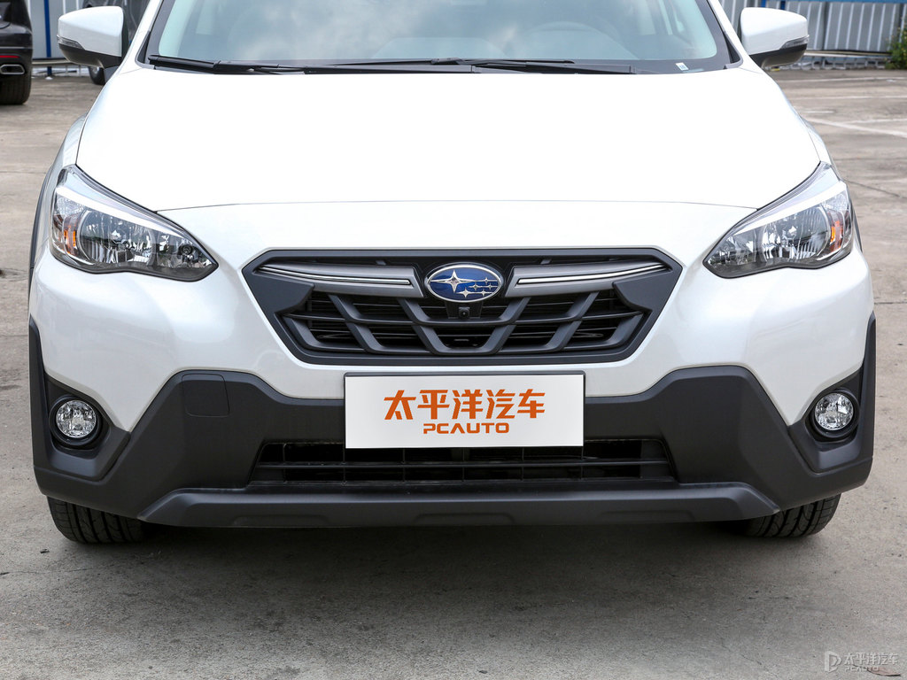 水晶珠光白斯巴魯XV車頭外觀圖片