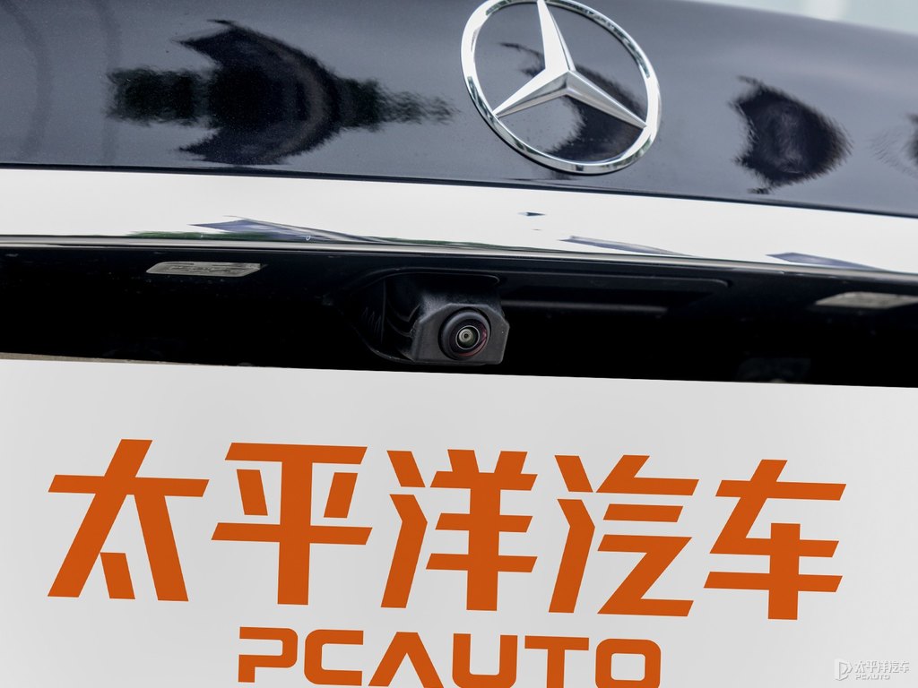 曜巖黑奔馳E級車尾外觀圖片