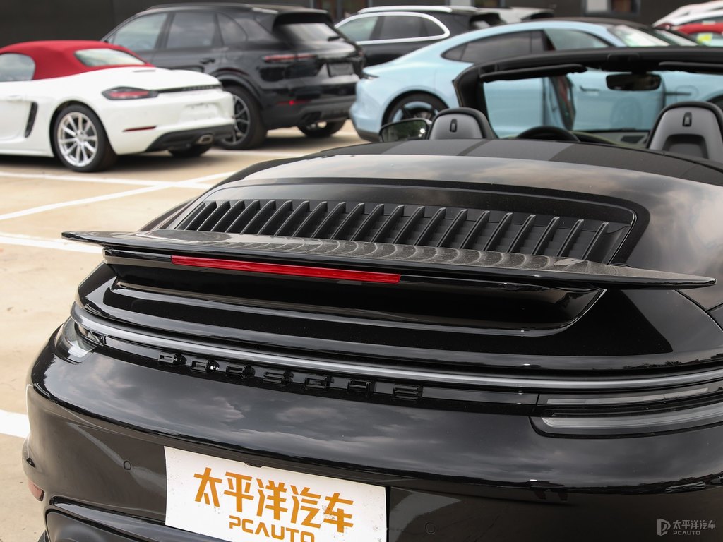 黑色保時(shí)捷911車尾外觀圖片