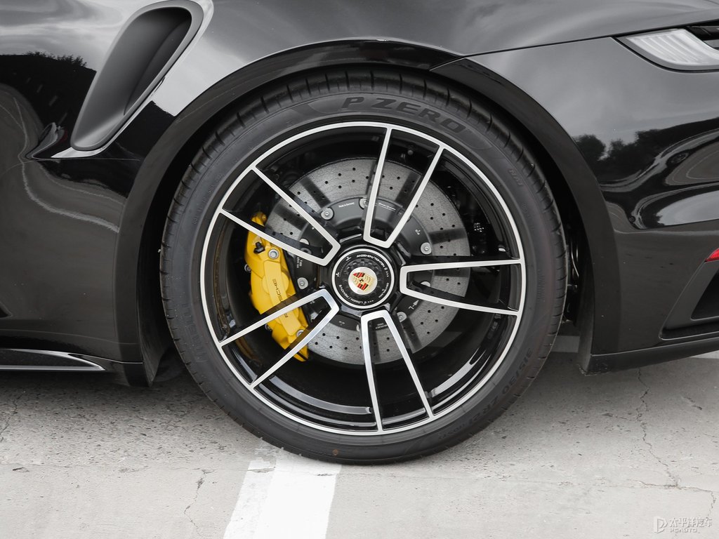 黑色保時(shí)捷911車身外觀圖片