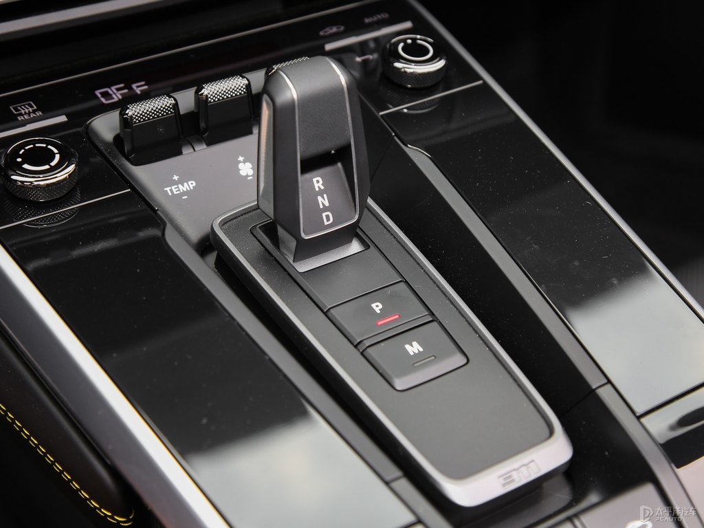 黑色保時捷911中控內(nèi)飾圖片