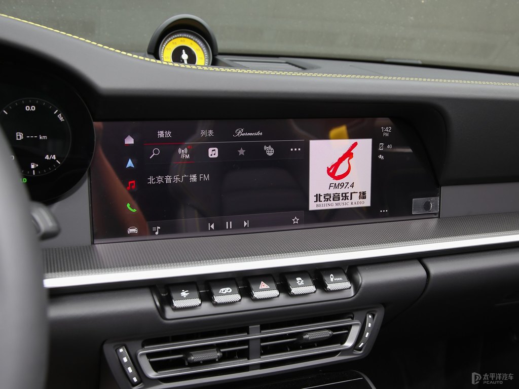 黑色保時(shí)捷911中控內(nèi)飾圖片
