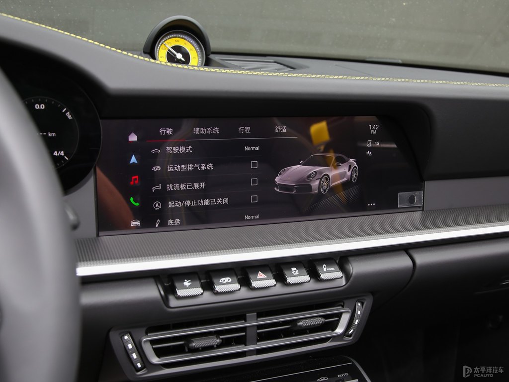 黑色保時(shí)捷911中控內(nèi)飾圖片