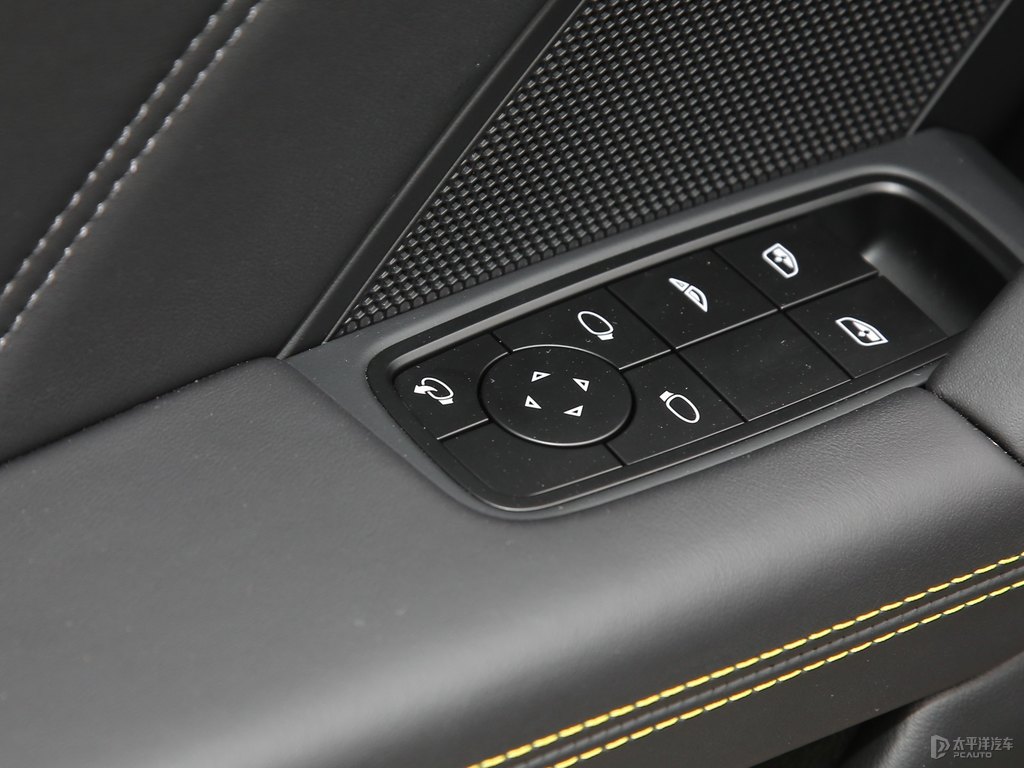 黑色保時捷911車廂內(nèi)飾圖片