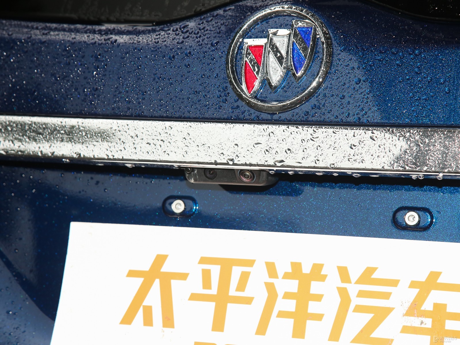 別克GL8外觀高清大圖