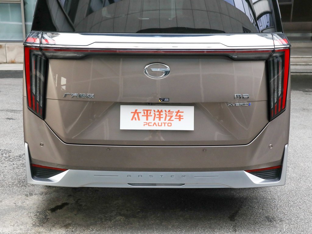 殿藏金傳祺M8車尾外觀圖片