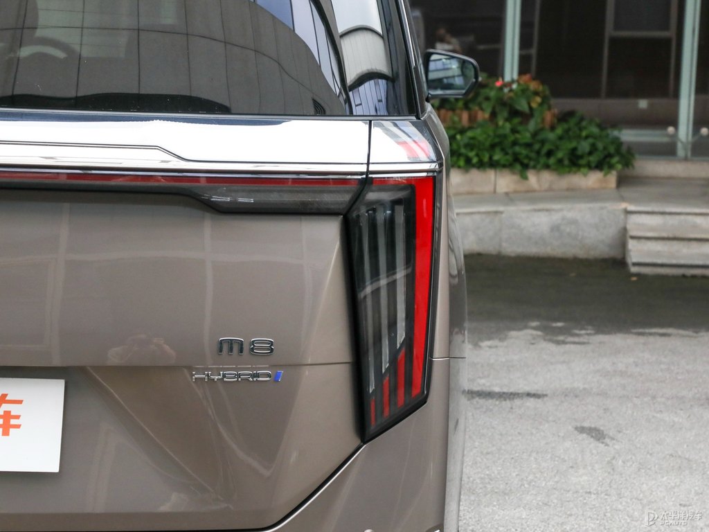 殿藏金傳祺M8車尾外觀圖片