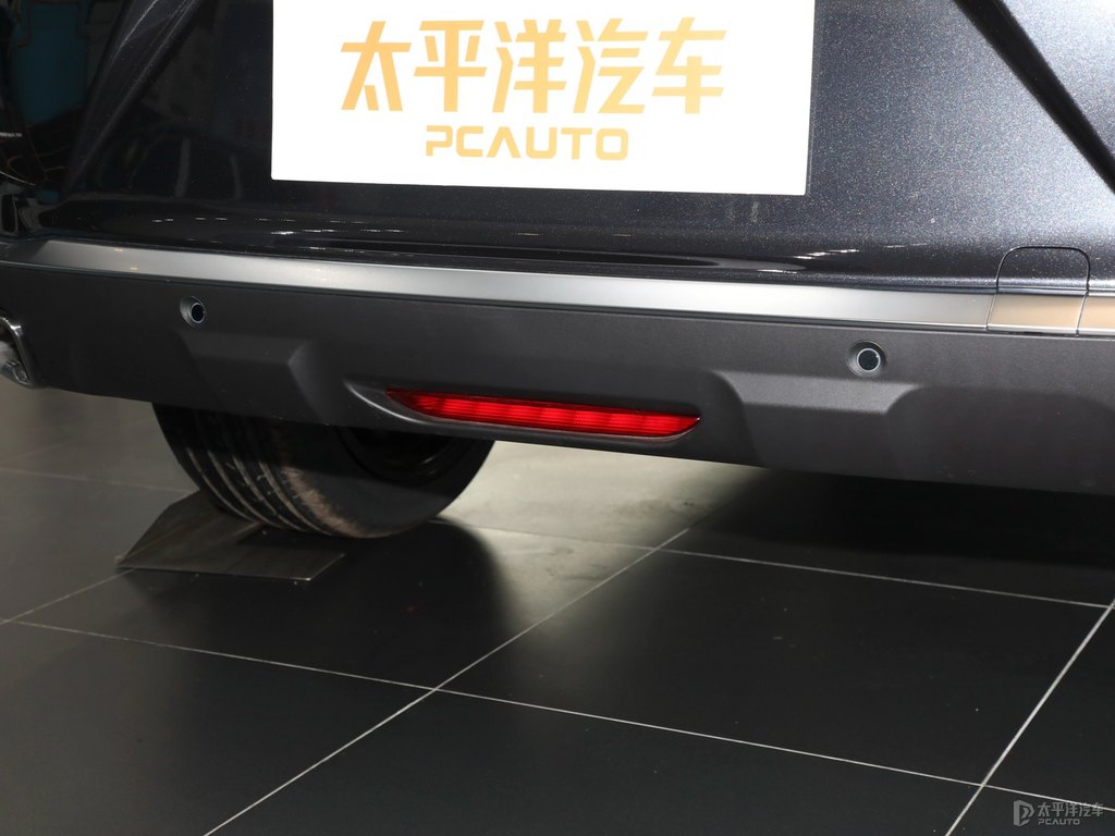 隕石灰星途凌云車尾外觀圖片