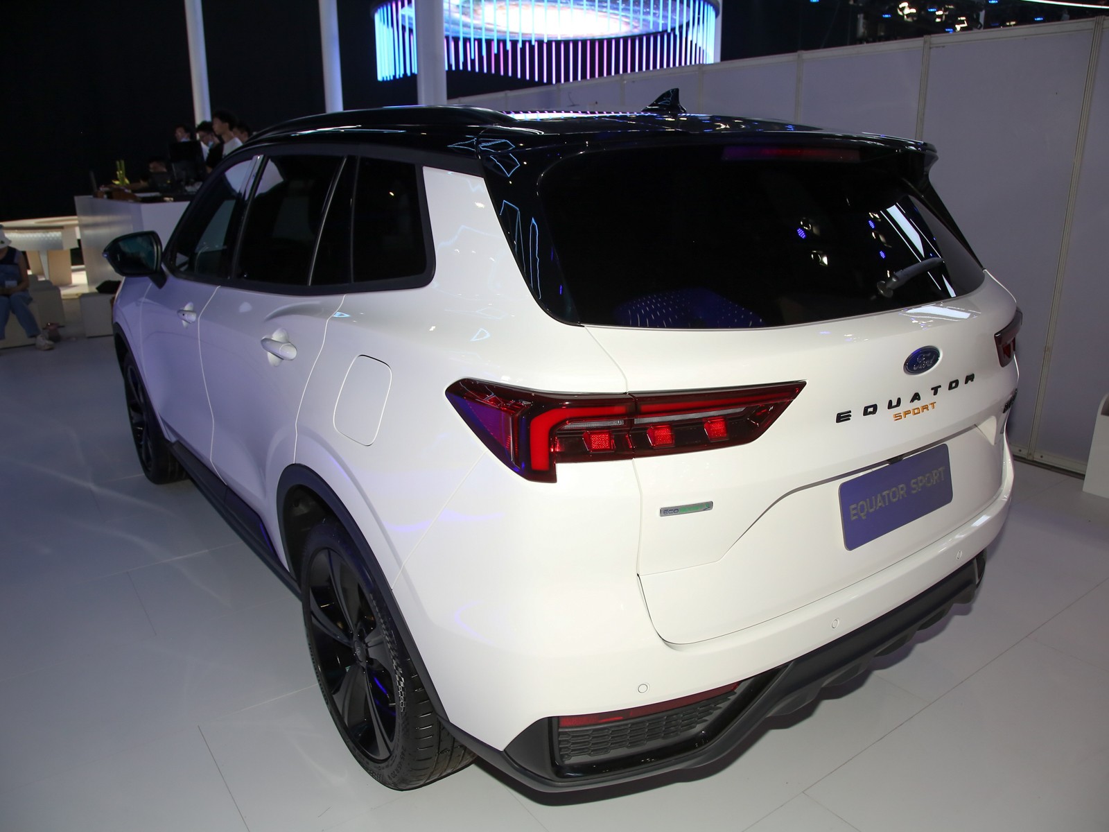 領(lǐng)睿車展高清大圖