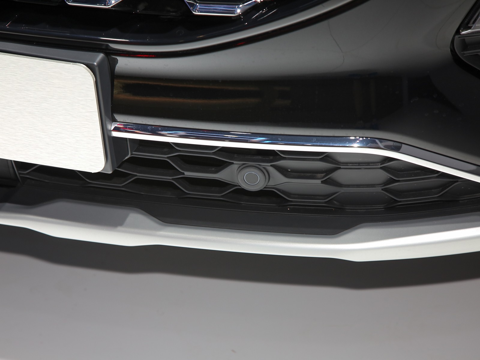 領(lǐng)裕車展高清大圖
