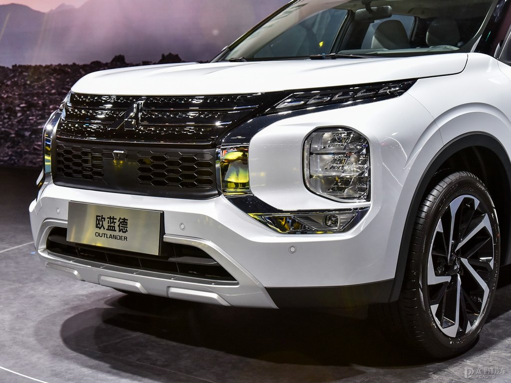 星鉆白歐藍(lán)德車頭外觀圖片