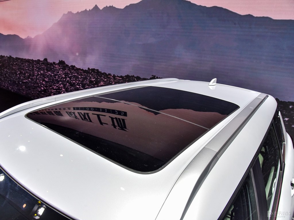 星鉆白歐藍(lán)德車身外觀圖片
