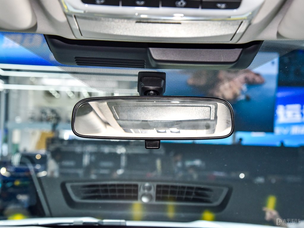 星鉆白歐藍(lán)德車廂內(nèi)飾圖片