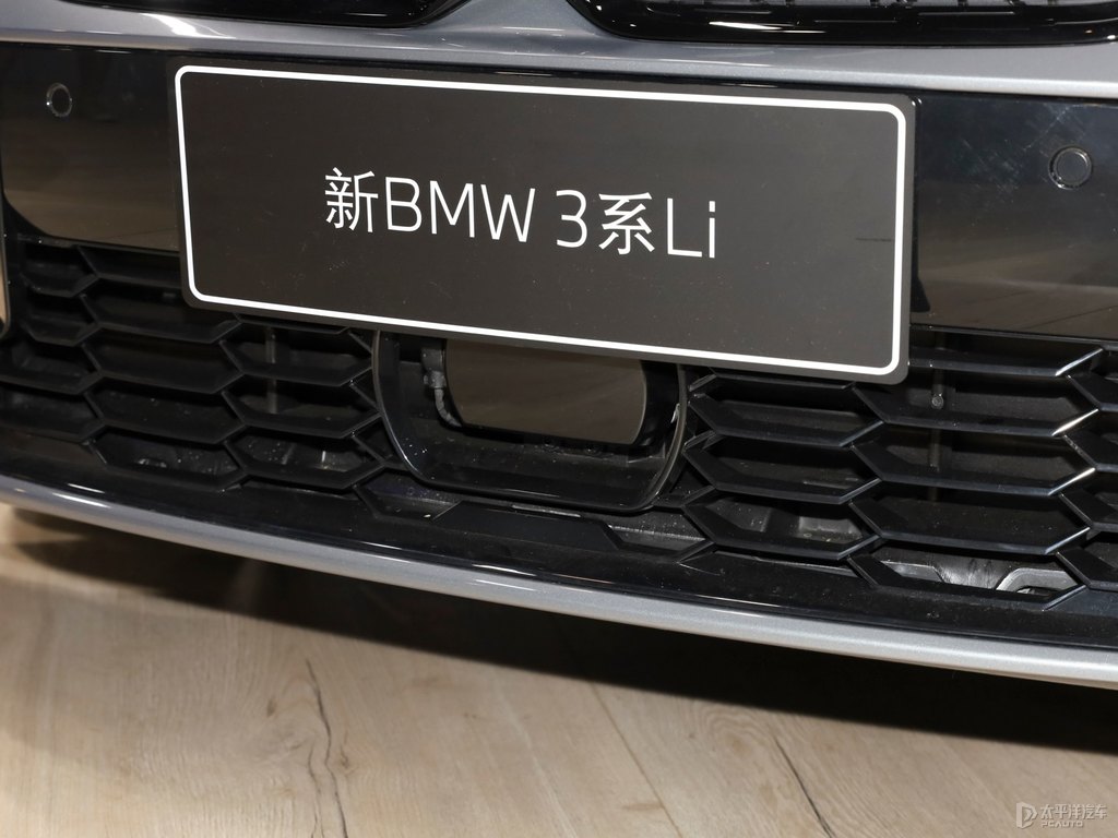 摩天灰寶馬3系車頭外觀圖片