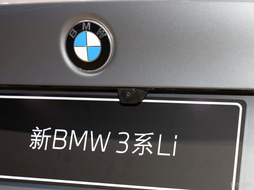 摩天灰寶馬3系車尾外觀圖片