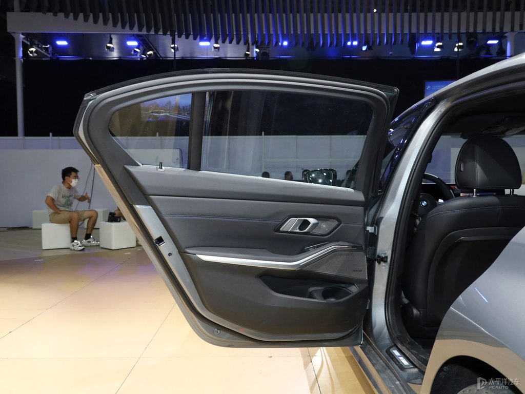 摩天灰寶馬3系車廂內(nèi)飾圖片