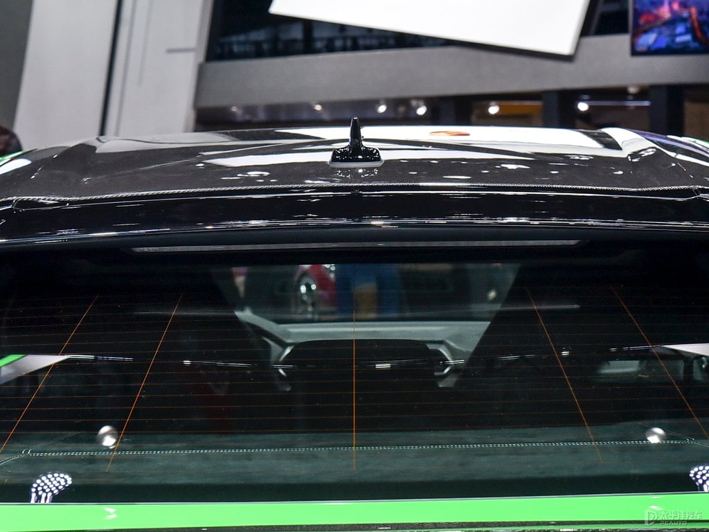 蘭博基尼Urus車尾外觀圖片