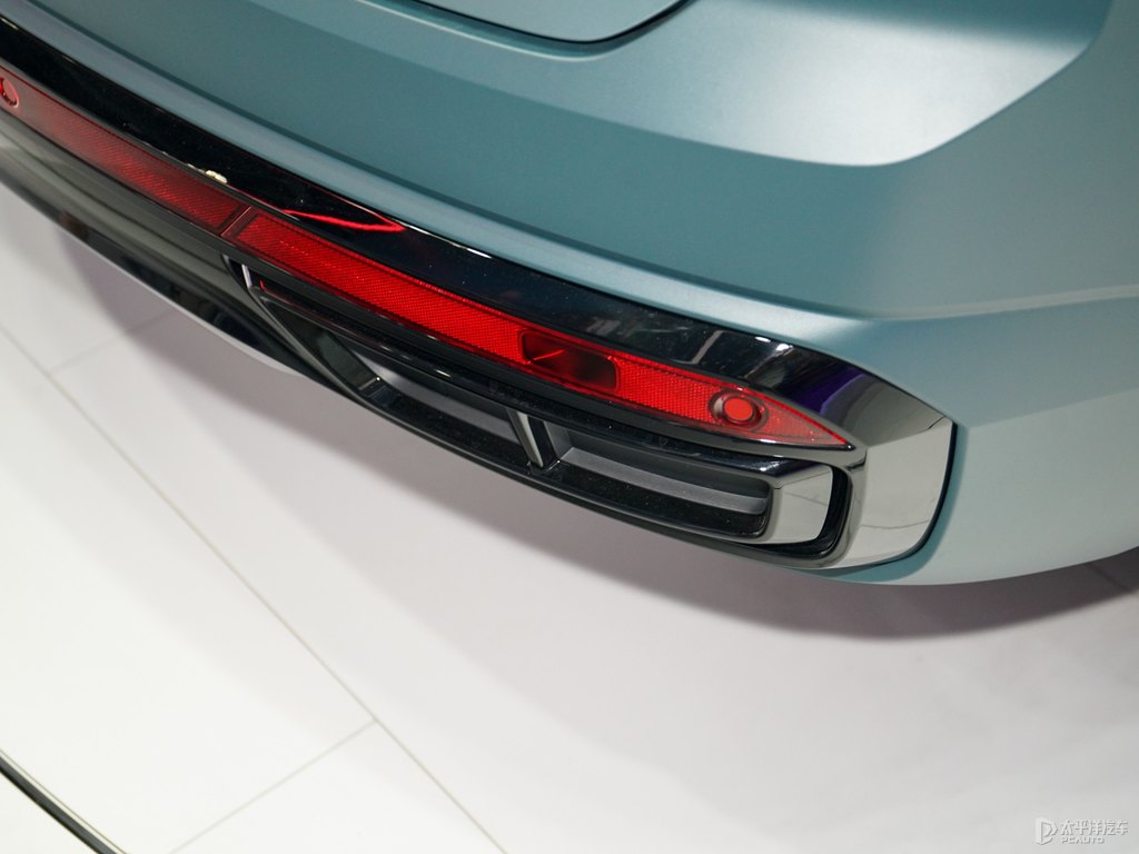 曠野青途昂X車尾外觀圖片