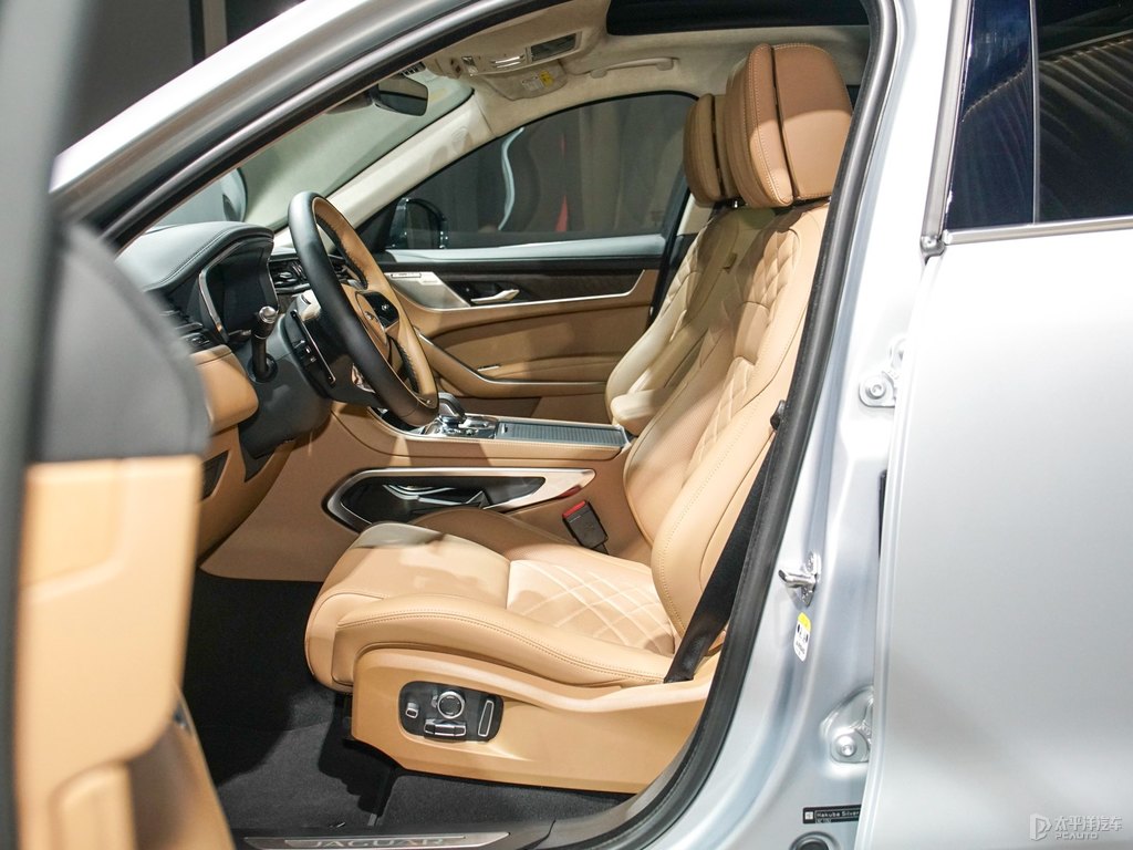 ݱF-PACE{˿ggDƬ
