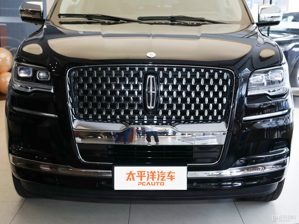 瀚金黑領(lǐng)航員車頭外觀圖片
