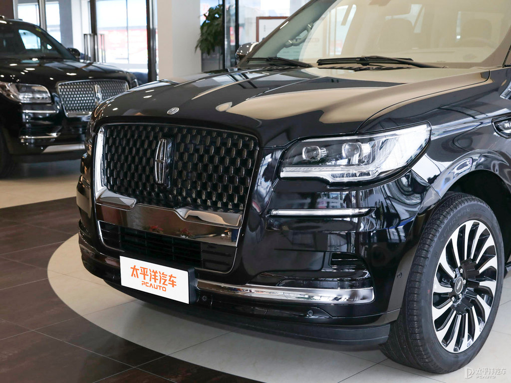 瀚金黑領(lǐng)航員車頭外觀圖片