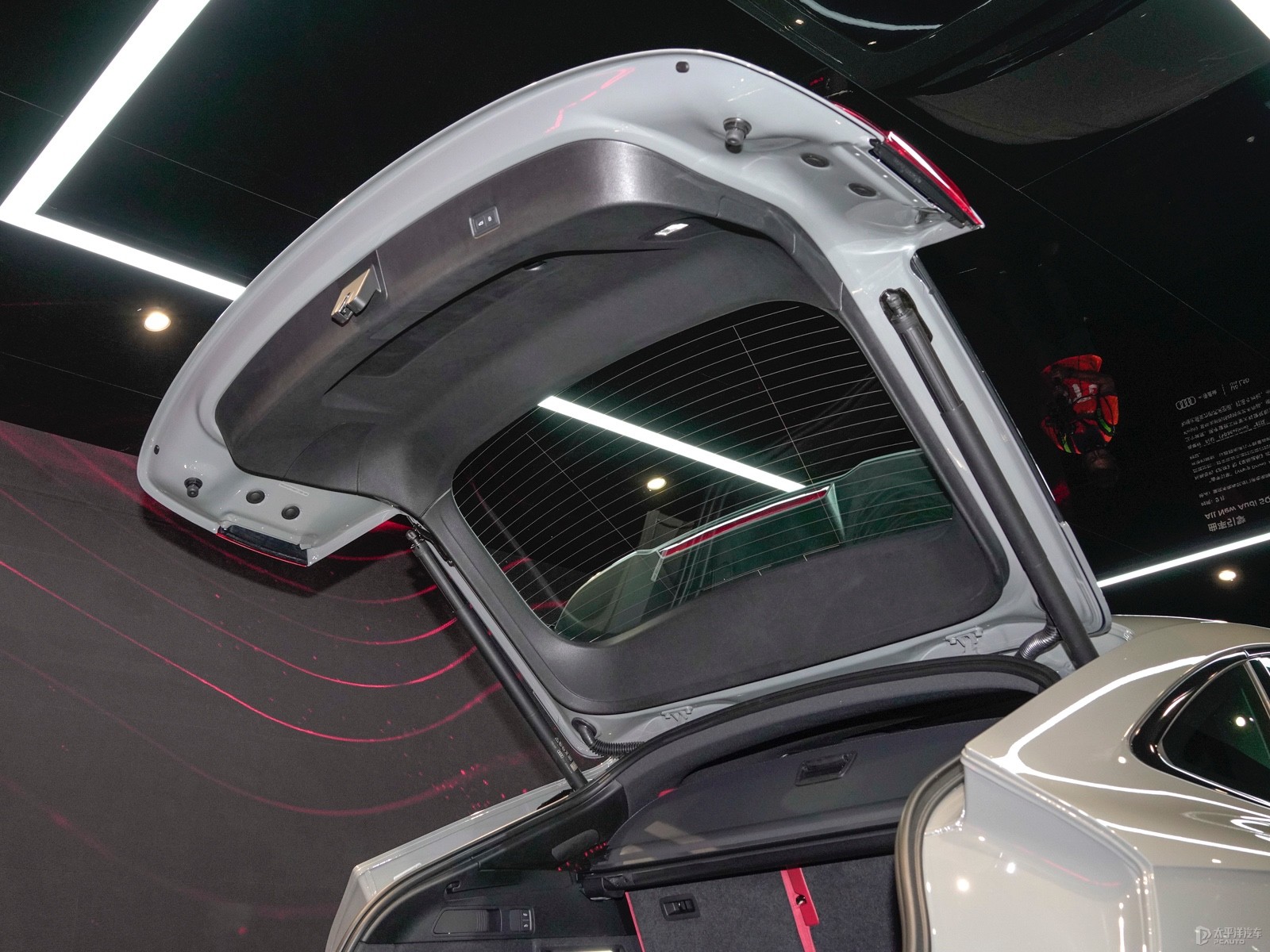 奧迪SQ5 Sportback空間高清大圖