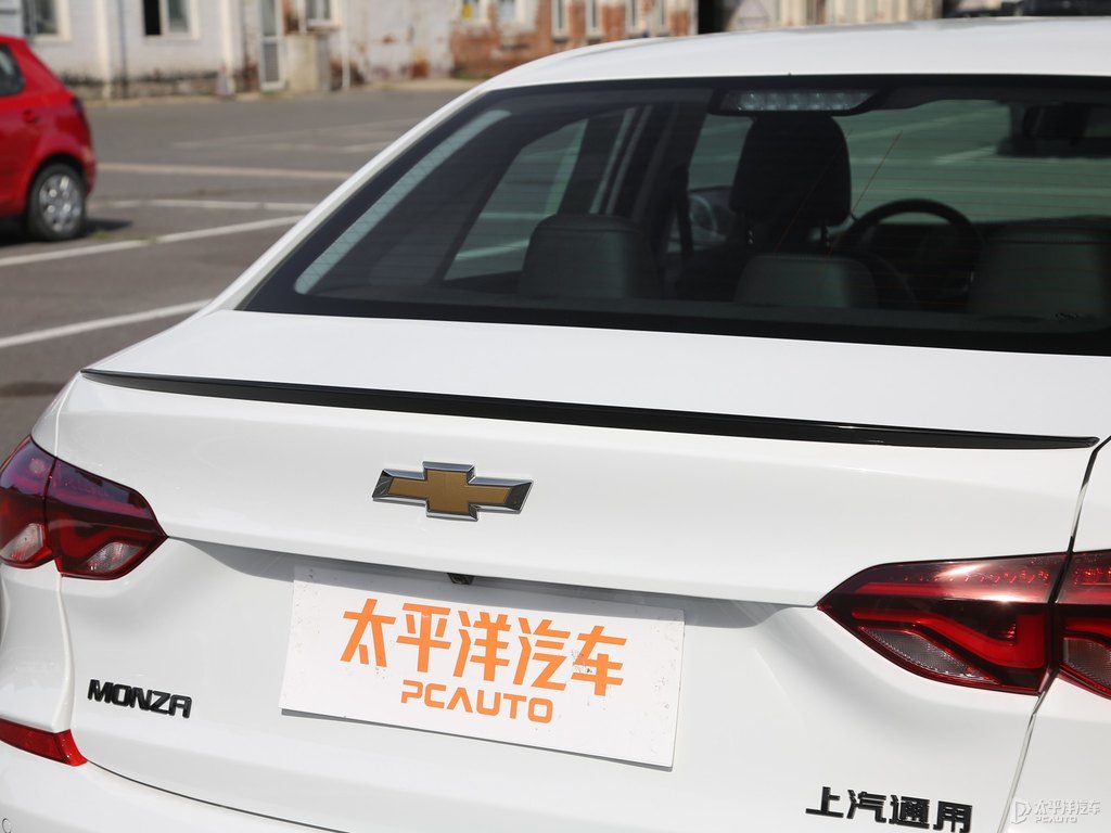 閃耀白科魯澤車尾外觀圖片