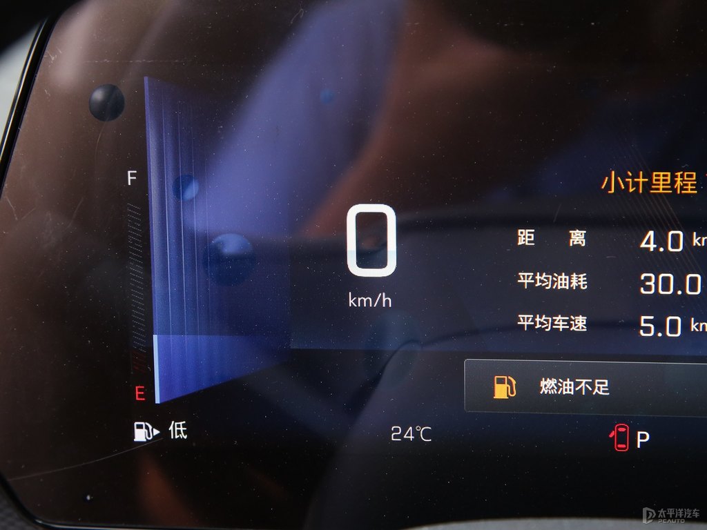 閃耀白科魯澤中控內(nèi)飾圖片