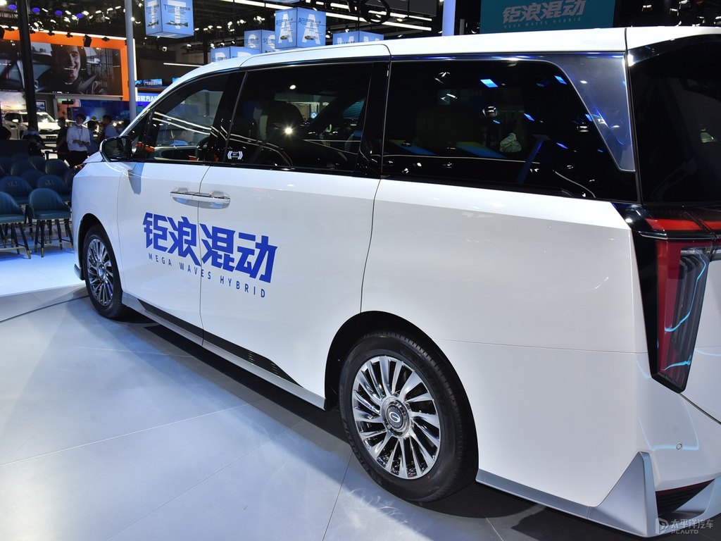刃影白傳祺M8車身外觀圖片