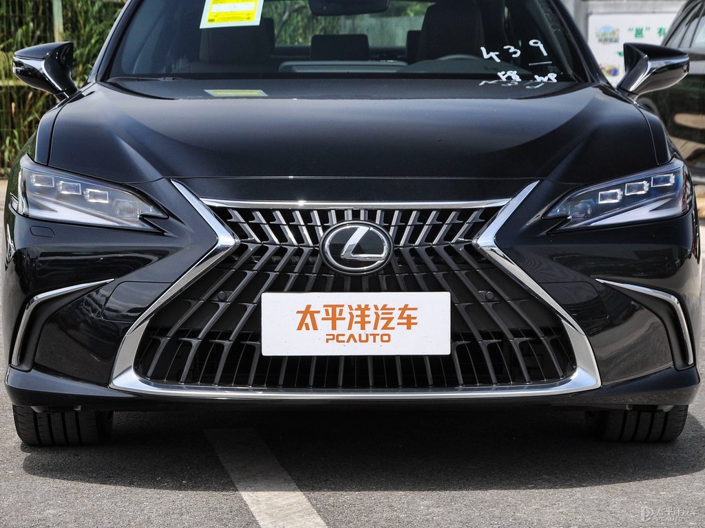 至臻黑雷克萨斯ES车头外观图片