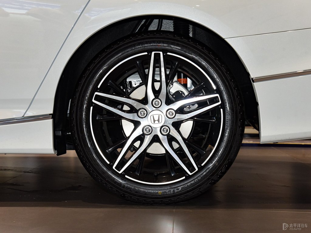 星月白雅閣車(chē)身外觀圖片
