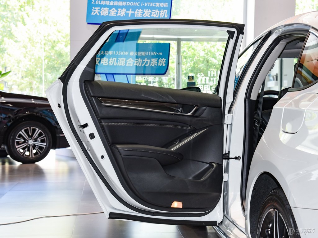 星月白雅閣車(chē)廂內(nèi)飾圖片