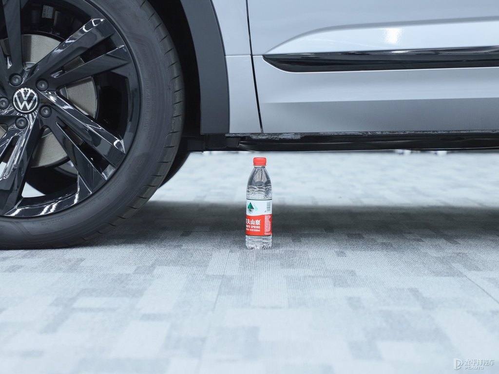 珀光銀途昂X車身外觀圖片
