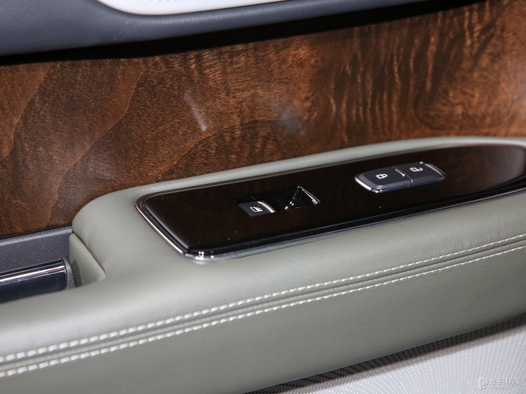 曼哈頓綠領(lǐng)航員車廂內(nèi)飾圖片